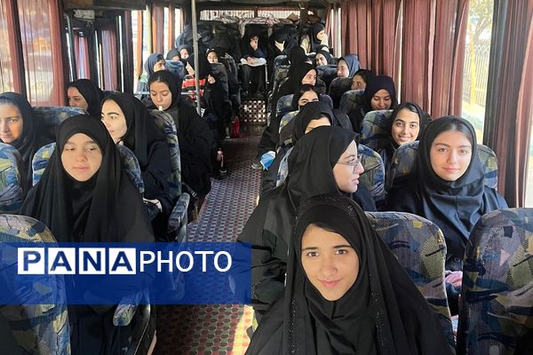 حضور دانش‌آموزان ناحیه دو شهرری در اردوی باغ موزه دفاع مقدس 