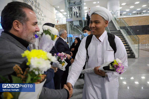 مراسم استقبال بازگشت اولین کاروان عمره گذار دانش آموزان پسر