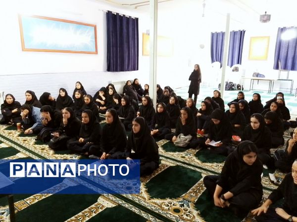 تبادل تجربه برترین‌های کنکور کاشمر در دبیرستان فاطمیه
