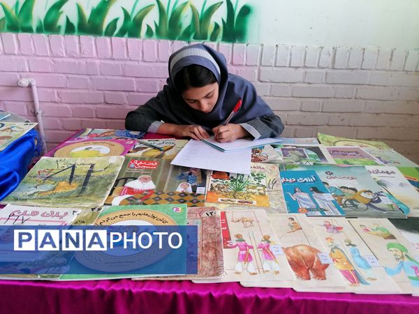 نمایشگاه کتاب در مدرسه تکتم خلیل آباد 