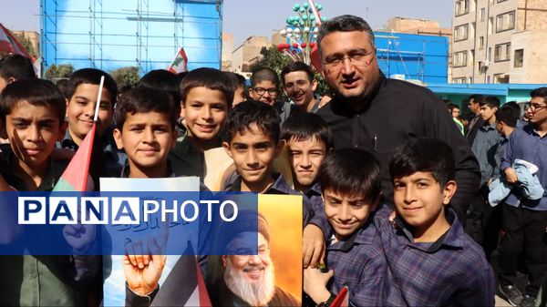  ادای احترام دانش‌آموزان و فرهنگیان شهرستان پاکدشت به مقام شامخ شهیدان مقاومت و شهید سید حسن نصرالله 