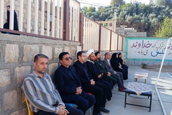 نواخته شدن زنگ پدافند غیرعامل و برگزاری نمایشگاه آموزشی در دبیرستان ایرانسل معمولان