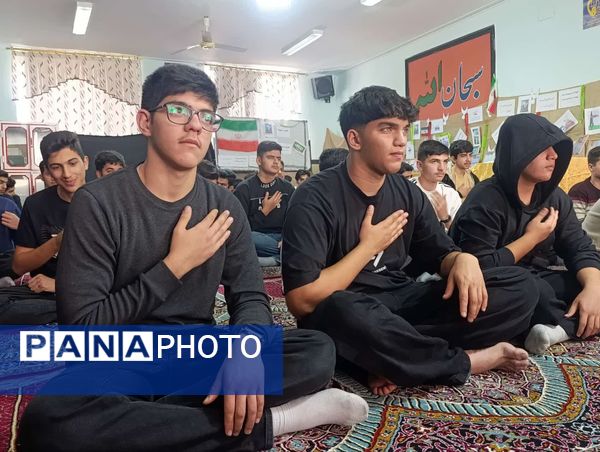 مراسم سالگرد شهادت حضرت فاطمه‌ زهرا (س) در مدرسه پس از اقامه نماز جماعت