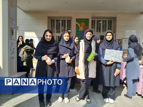 اهدای جوایز برگزیدگان جشنواره خوارزمی، مسابقات قرآنی در دبیرستان مصلی نژاد حضرت زهرا(س)