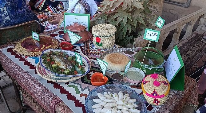 نمایشگاه آیین های سرزمین من روایتی از رنگ فرهنگ  و همدلی ایران 