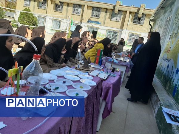 برپایی ایستگاه‌های آزمایشگاهی در مدرسه شهید محمدی پور خلیل‌آباد