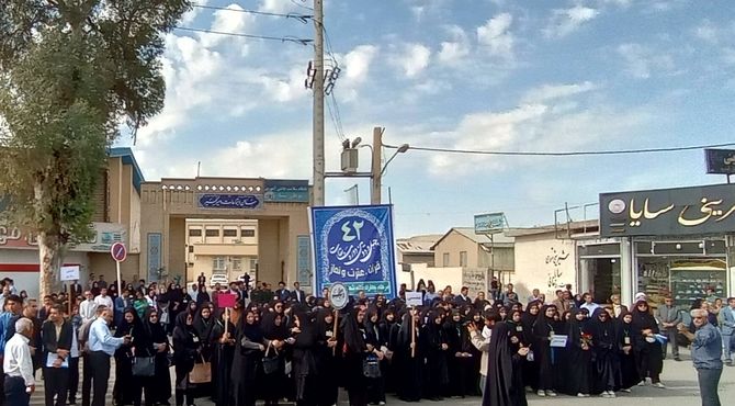 رقابت دانش‌آموزان در مسابقات قرآن شهر رستم