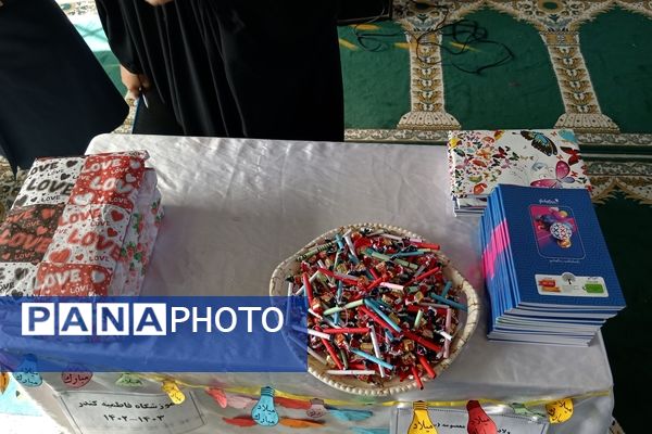 اهدای چادر به مناسبت روز دختر در خلیل‌آباد