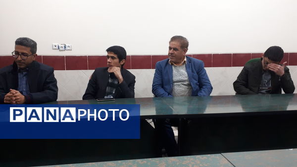 رونمایی از کتاب اولین گام مهمترین قدم در ابرکوه