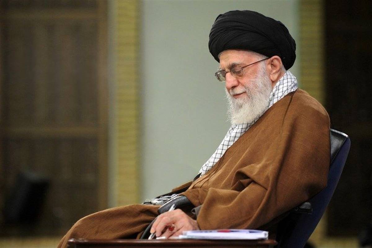 احمدیان و شمخانی به عنوان نمایندگان رهبری در شورای دفاع منصوب شدند