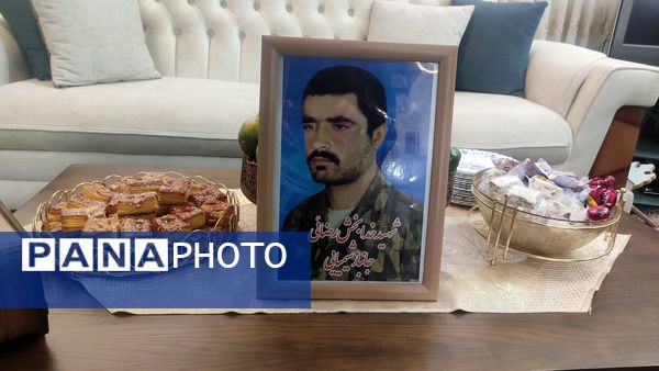 دیدار دانش‌آموزان  دبیرستان۲۲ بهمن با همسر شهید جانباز شیمیایی  شهرضا 