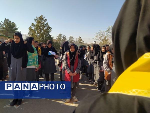 انتخابات شورای دانش آموزی در دبیرستان دخترانه امید 