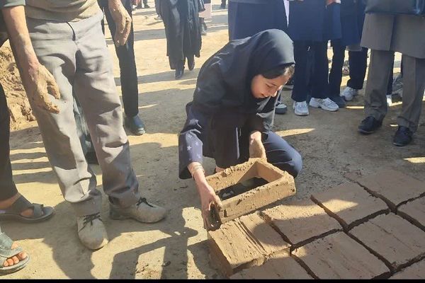 کارگاه آموزش خشت‌زنی در شهرستان زارچ