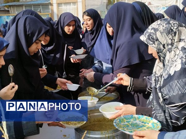 روز شاد و خاطره‌انگیز دانش‌آموزان در دبیرستان شاهد تکتم