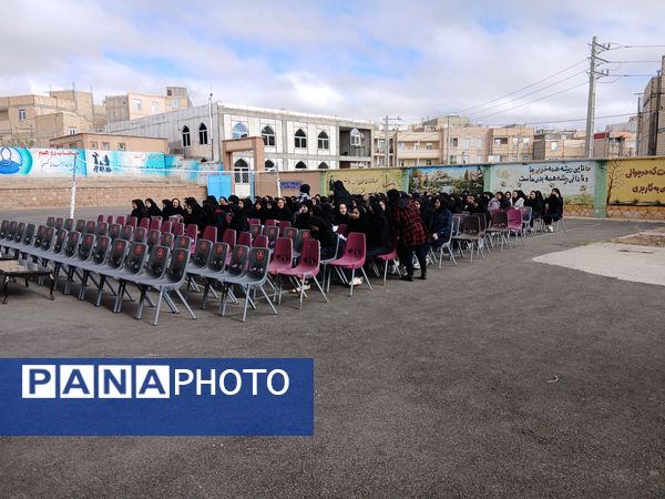 آغاز سال تحصیلی با گرامیداشت یاد و خاطره شهیدان در مدرسه فاطمیه شهرستان چاراویماق 