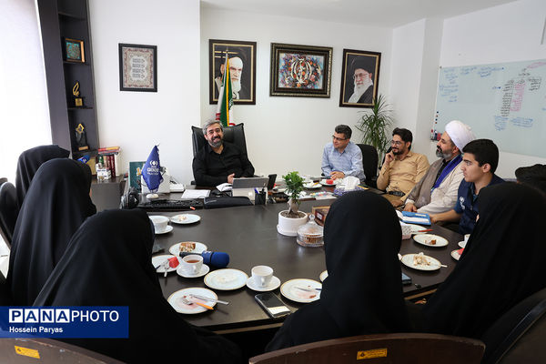 دیدار دانش‌آموز خبرنگاران پانای البرز با مدیرعامل خبرگزاری پانا