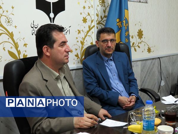 نشست معاون پیشگیری و تشخیص توانبخشی سازمان آموزش پرورش استثنایی کشور با مدیران مرکز  استان