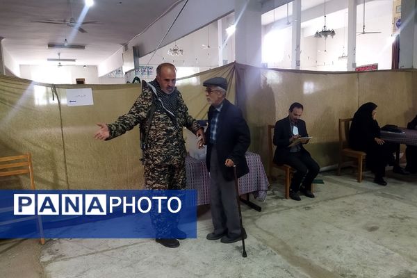 انتخابات چهاردهمین دوره ریاست‌جمهوری در مسجد جامع شهر
