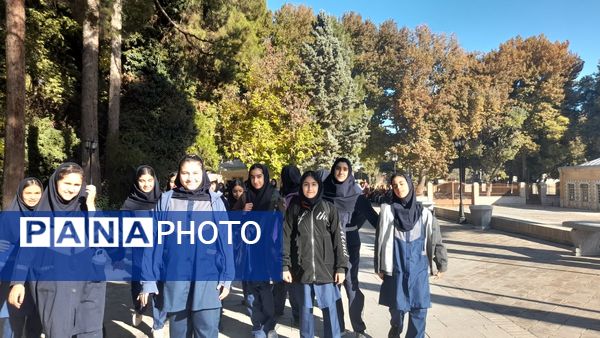 فلک‌الافلاک میزبان دانش‌آموزان‌دبیرستان‌ریحانه