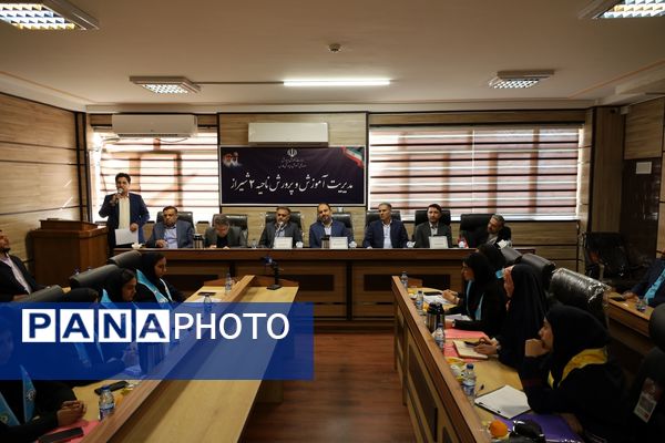 دیدار معاون پرورشی و فرهنگی وزارت آموزش و پرورش با نمایندگان دختر تشکل‌های دانش‌آموزی شیراز