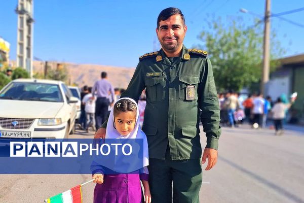 حضور پرشور دانش‌آموزان و فرهنگیان در راهپیمایی روز دانش‌ آموز در باشت 