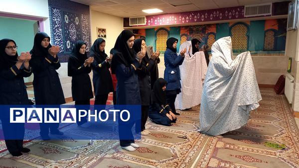 برگزاری محفل انس با قرآن در مرکز پرورش استعدادهای درخشان فرزانگان شهرستان ملارد