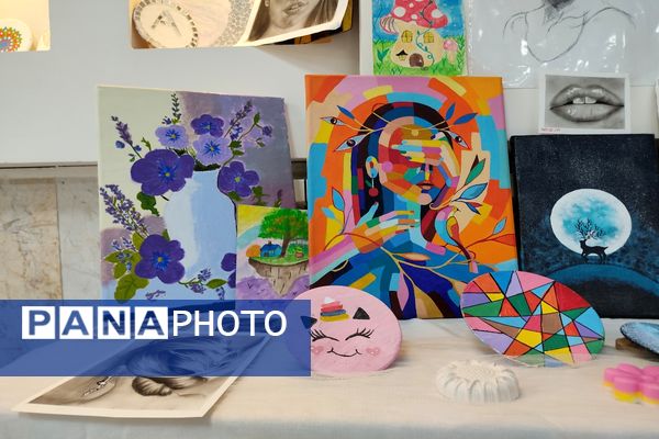 نمایشگاه صنایع و هنرهای دستی، تجسمی دانش‌آموزان در مدرسه دخترانه اندیشه یک اردبیل