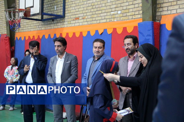برگزاری آیین اهدای جوایز و تقدیر از شرکت کنندگان جشنواره طناب زنی دانش آموزان ابتدایی دختر مدارش شهرستانهای تهران در ری یک