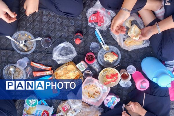 صبحی سالم در دبیرستان دخترانه فرهنگ قرچک