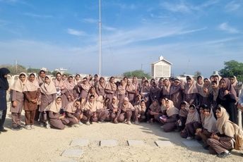 بازدید آموزشی دانش‌آموزان از ایستگاه هواشناسی اسکله بهمن قشم