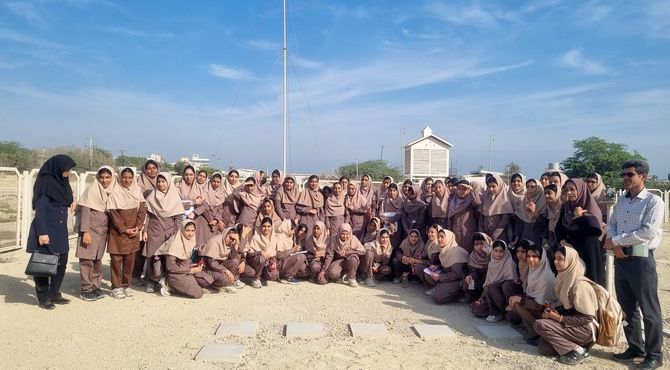 بازدید آموزشی دانش‌آموزان از ایستگاه هواشناسی اسکله بهمن قشم