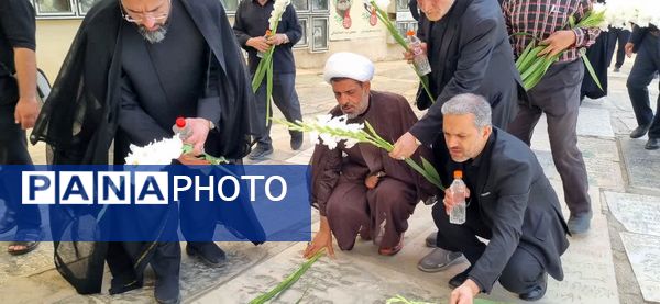 گلباران مزار شهدای هفتم تیر در قم