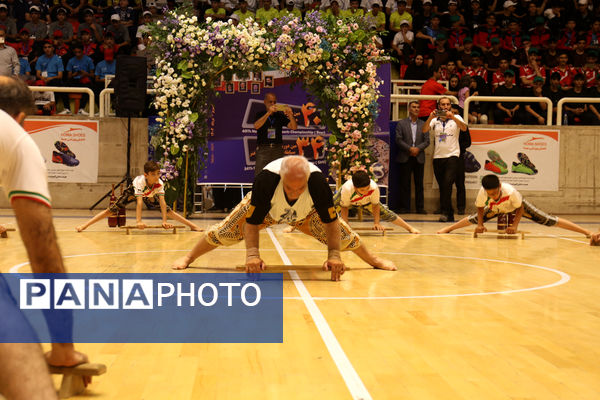 مشعل مسابقات کشوری ورزش دانش‌آموزی در تبریز روشن شد