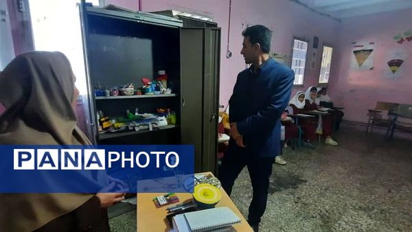بازدید مدیر آموزش و پرورش حاجی آباد از دبستان استقلال