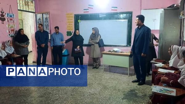 بازدید مدیر آموزش و پرورش حاجی آباد از دبستان استقلال