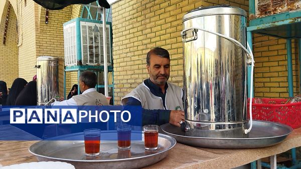 گذری بر فعالیت چایخانه مسجد جامع در روز جمعه 