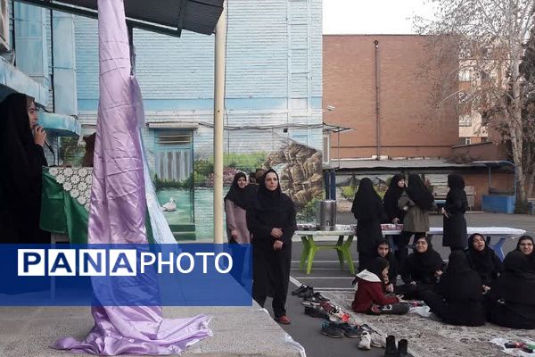 برگزاری مراسم افطار و طعام در دبیرستان فتح المبین ناحیه دو شهرری 