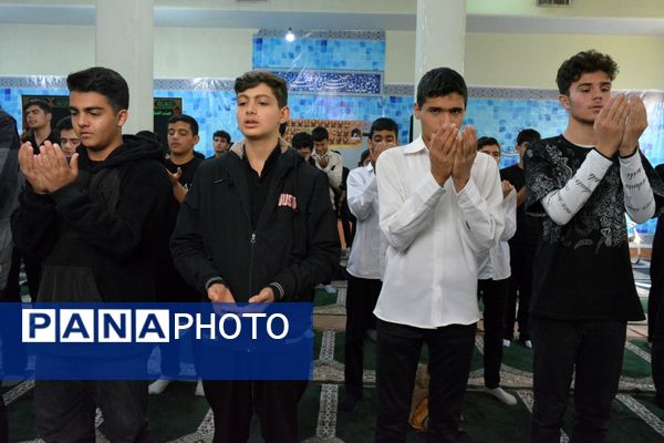 نماز باران در مدرسه شهدای علم و فناوری بهارستان‌دو