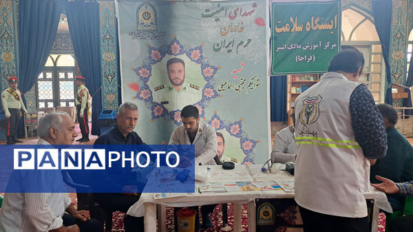 میز خدمت فرماندهی انتظامی استان مرکزی؛ پل ارتباطی بین مردم و پلیس در هفته انتظامی