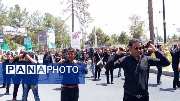 آیین زنجیر زنی در روز عاشورا
