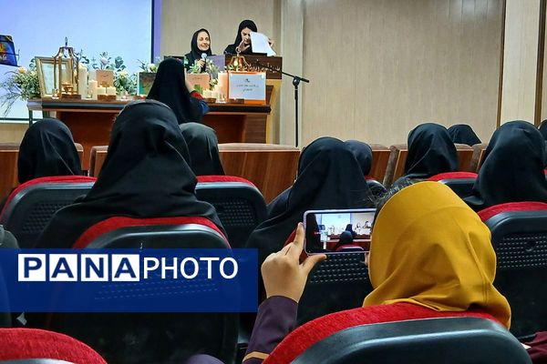 گردهمایی‌ دانش آموزی در هفته کتاب و کتابخوانی