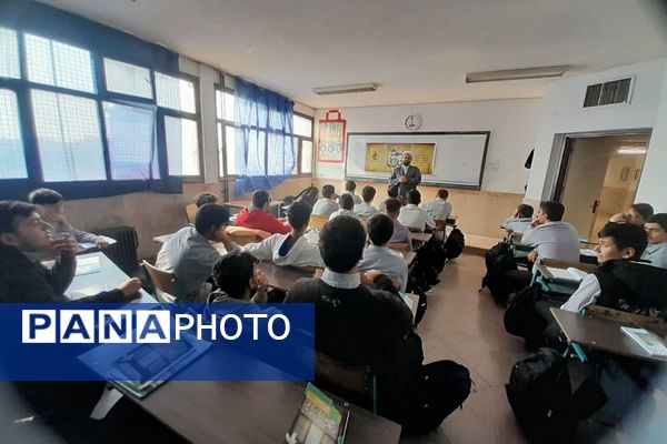 سلسله جلسات گفتمان دینی و مشاوره خانواده در هنرستان موفقیان