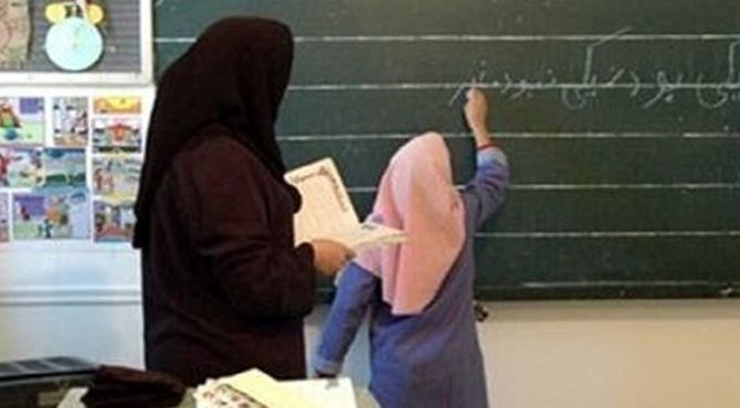 معلم، ستاره‌ی راهنمای شب‌های تاریک جهل