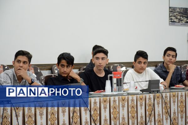 تجلیل از دانش‌آموز خبرنگاران پانا شهرستان نایین 