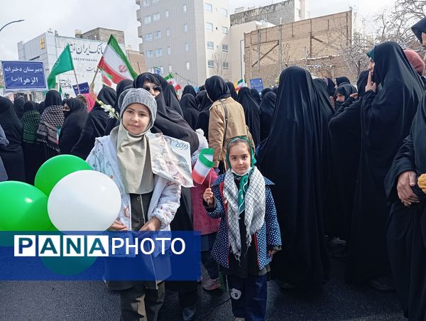 راهپیمایی ۲۲بهمن در شهرستان کاشمر با حضور پر رنگ مردم برگزار شد 