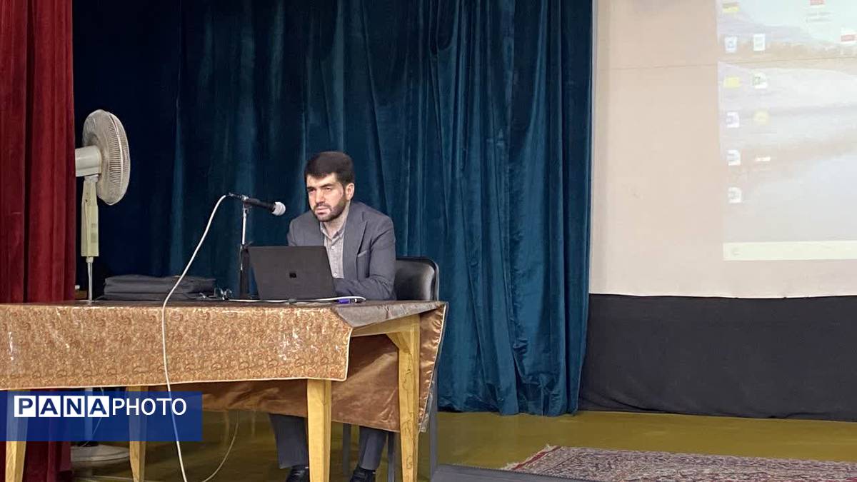اولین کارگاه از سلسله کارگاه‌های دوره توانمندسازی مربیان پرورشی ناحیه 2 یزد
