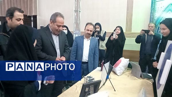 دختران شاهد قفلی خلاقیت خود را در نمایشگاه پژوهش به نمایش گذاشتند