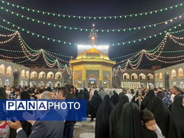 سیل عظیم زائران و مجاوران حرم امام رضا (ع) در شب ولادت یازدهمین امام شیعیان
