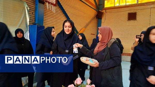 جشن ولادت حضرت زهرا(س) و روز مادر در مدرسه شاهد «عصمت» ناحیه ۳ کرج 