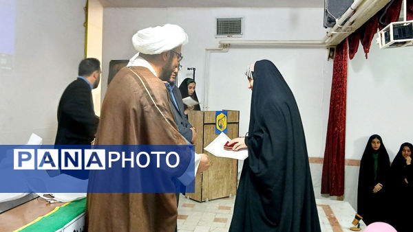 اختتامیه نمایشگاه مدرسه انقلاب اتحادیه انجمن‌های اسلامی شهرستان دلفان 